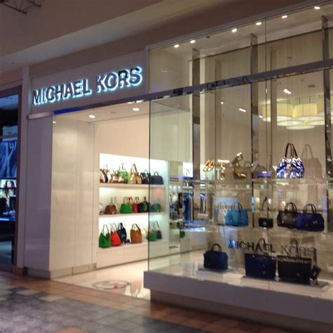 Michael Kors Halves Rent in Plaza District Extension 